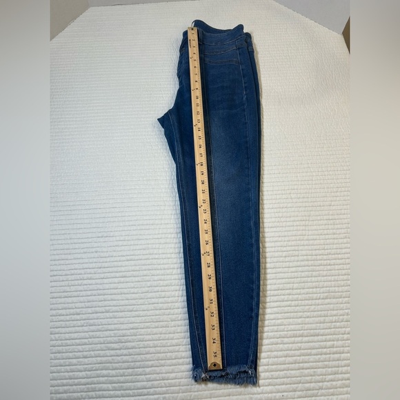 - Haute Curve Jeans. High Rise Straight. Hidden Button Fly. Cotton/Spandex… - Picture 7 of 7